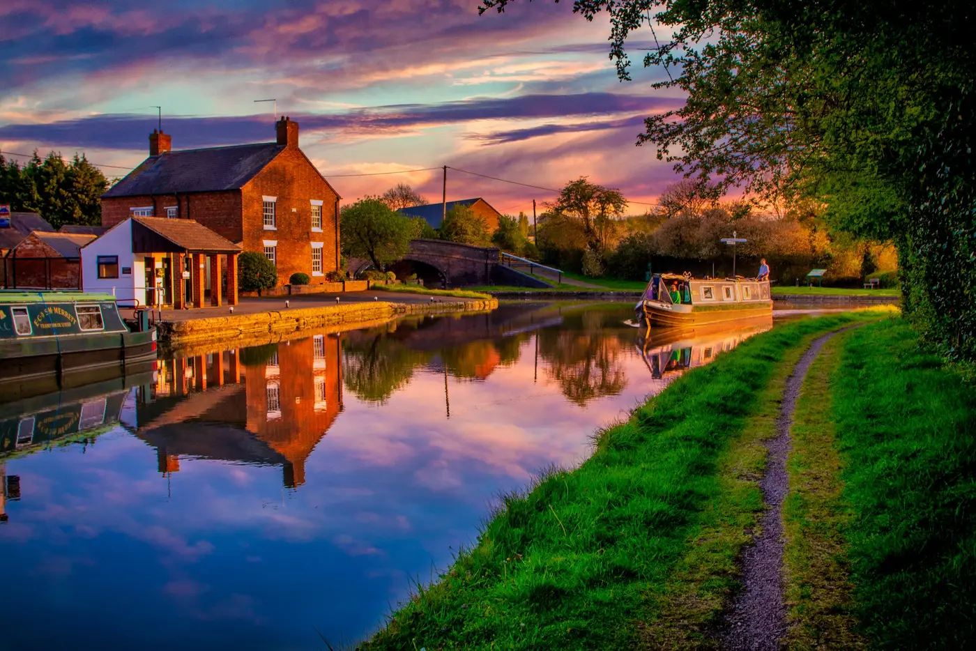 Gayton J 03 L4 Narrowboat on the Canal
